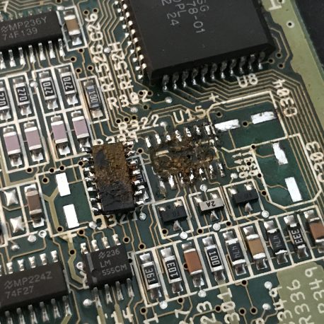 Amiga 600 with bad electrolyte leakage